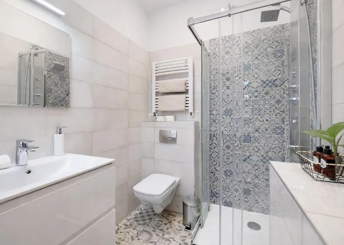 Domirra Modern Old Town *